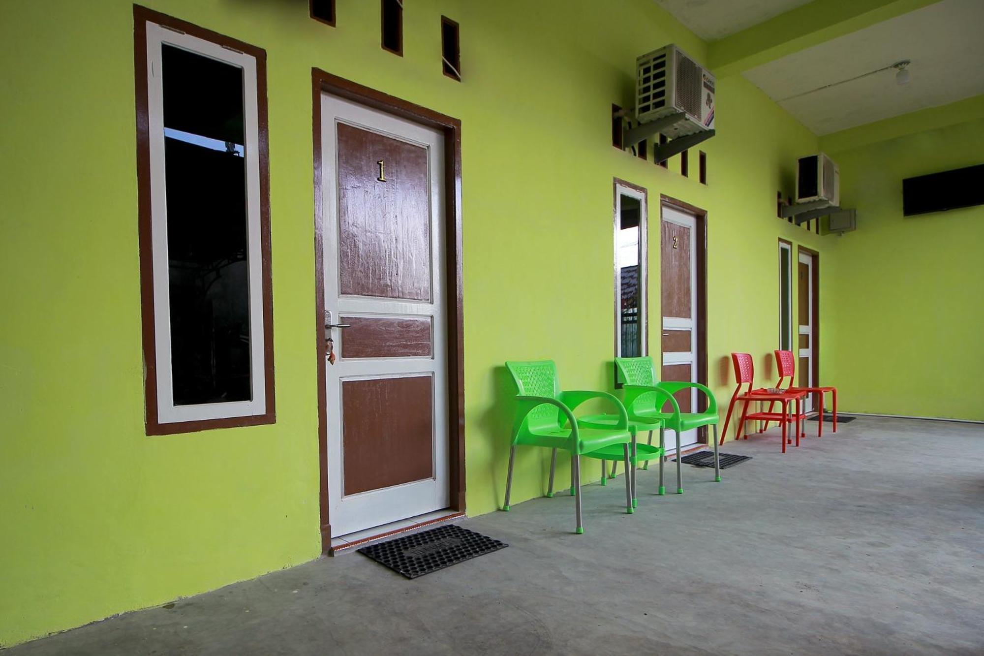 Oyo 2585 Sherren Guest House Lubuklinggau 外观 照片