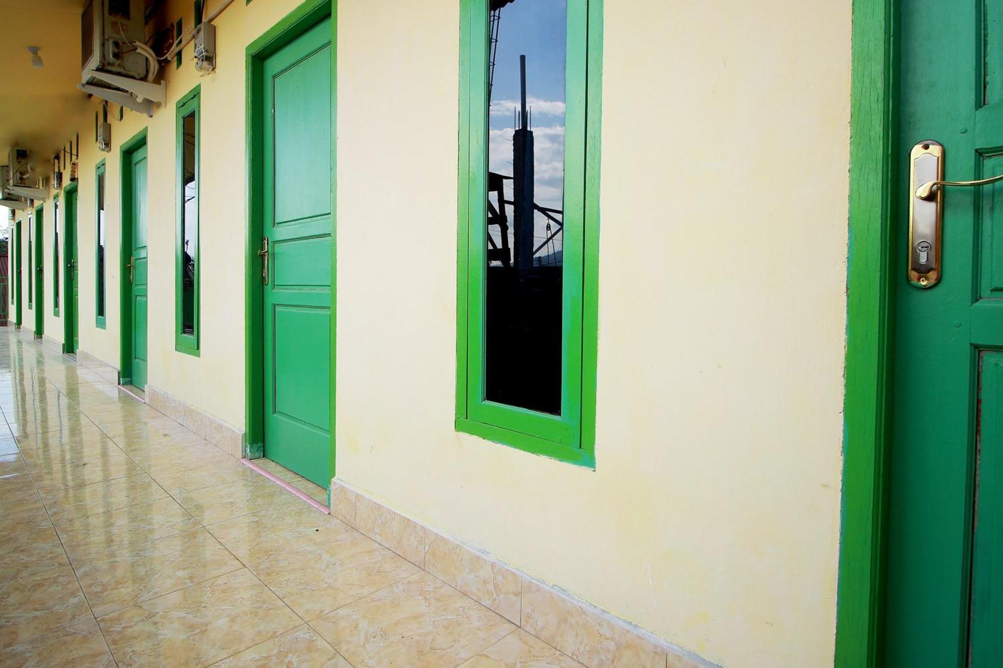 Oyo 2585 Sherren Guest House Lubuklinggau 外观 照片